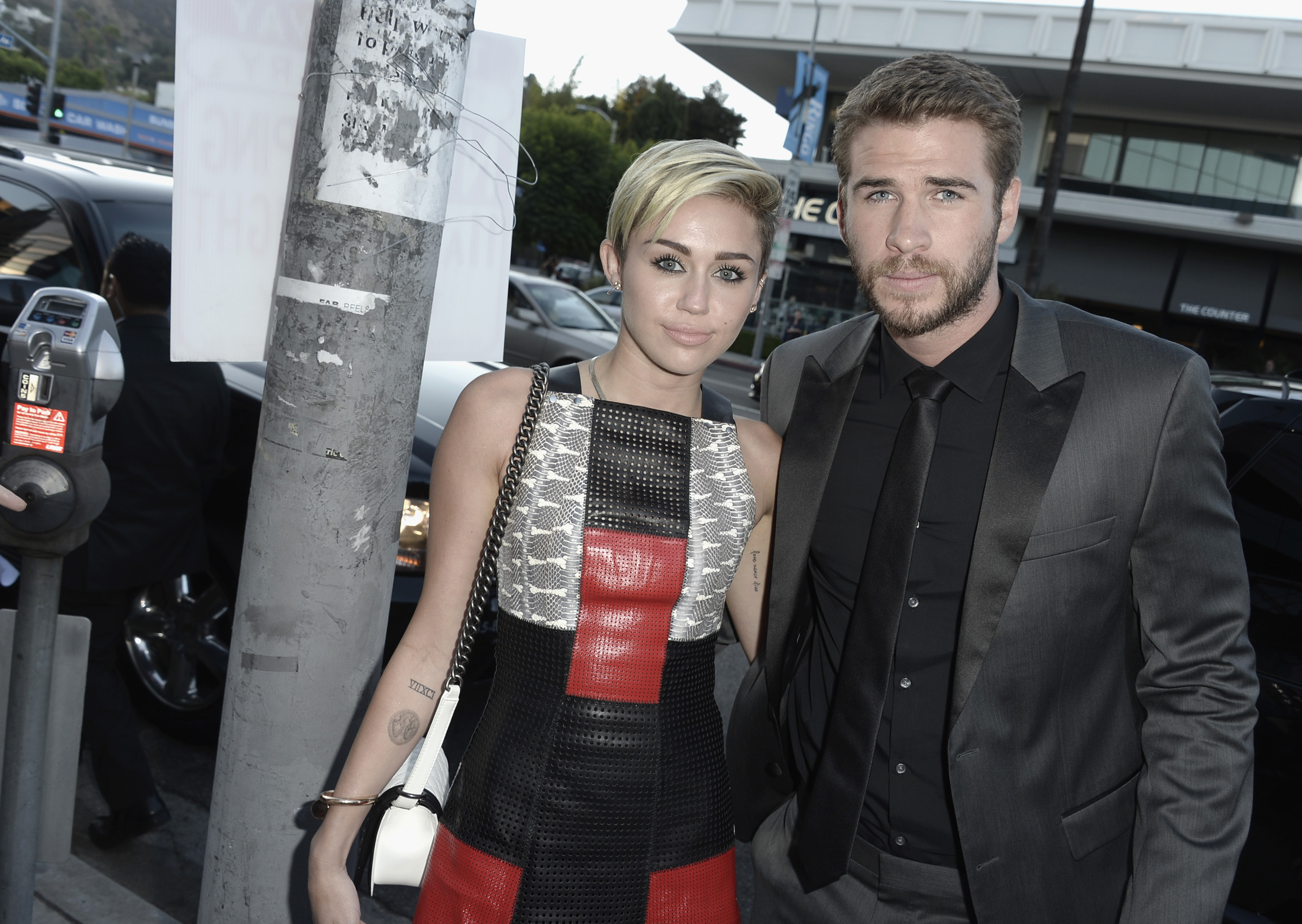 Miley Cyrus and Liam Hemsworth — MARRIED!